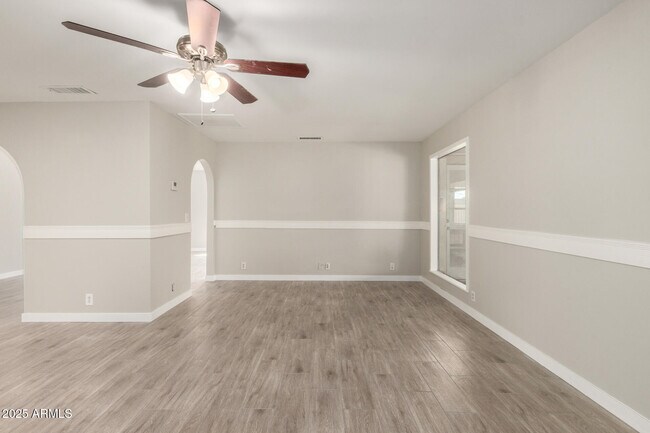 Foto del edificio - 4001 W Libby St