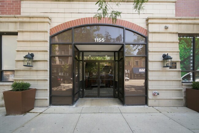 Foto del edificio - 1155 W Madison St
