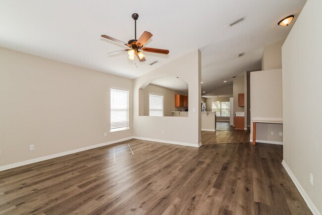 Foto del edificio - 4085 Waltham Forest Dr