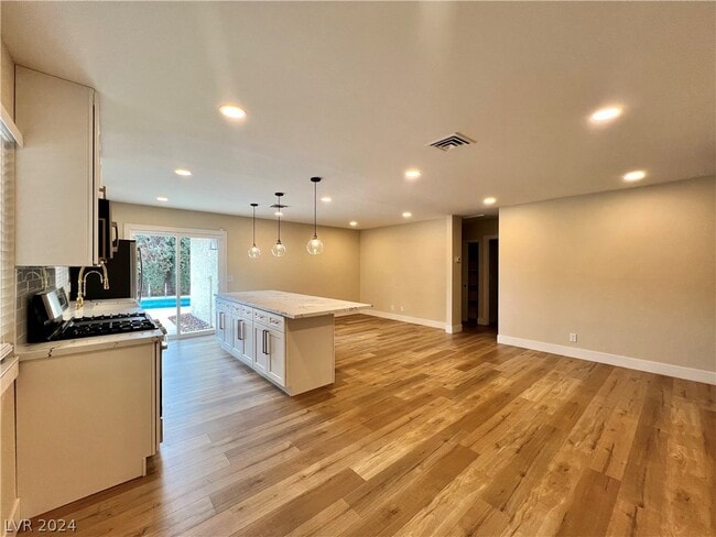 Building Photo - 6795 Segura Dr