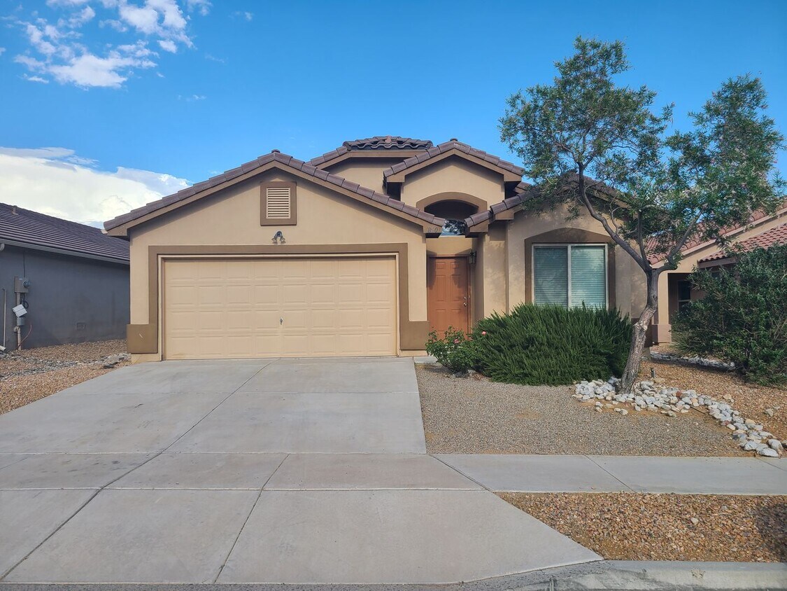 Primary Photo - 4 bed, 2 Bath 1800 sq ft Home
