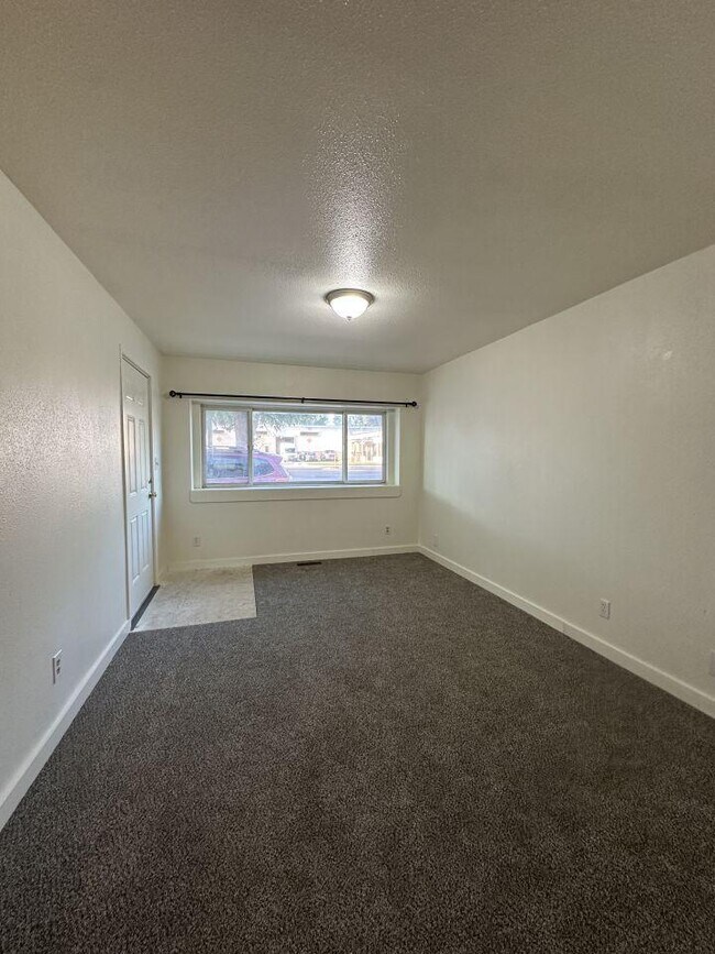 Building Photo - 2 bedroom in Billings MT 59102