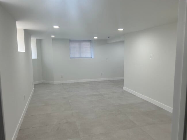 Building Photo - 437 Bramhall Ave