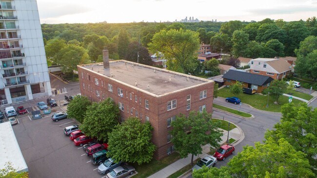 Building Photo - River Flats