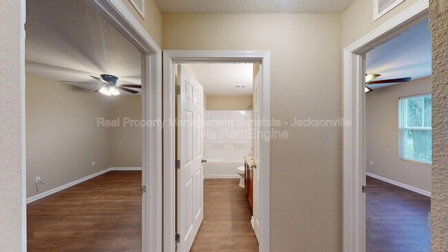 Foto del edificio - 711 Cahoon Rd N