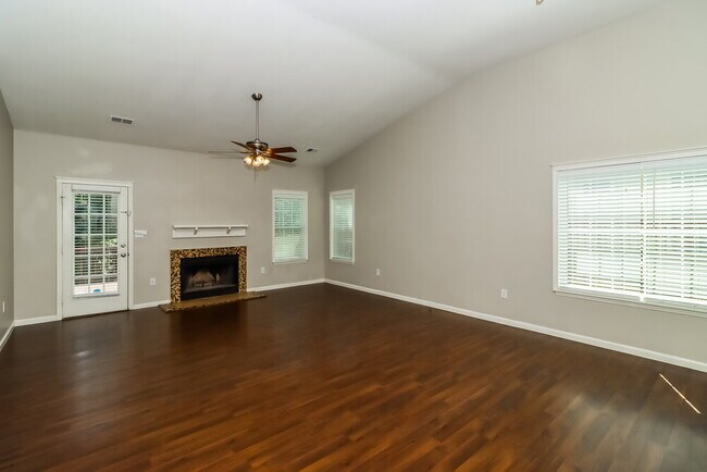 Foto del edificio - 11200 Clayford Ridge