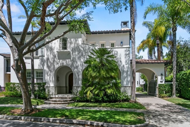 Foto del edificio - Bonita Canyon Luxury Estate With Pool