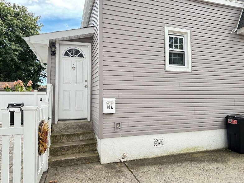 Primary Photo - 10 Devon St