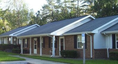 Primary Photo - Oakland Village Apartments