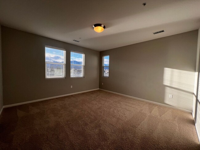 Foto del edificio - NEW & Spacious 3/2.5 Townhome in Minden