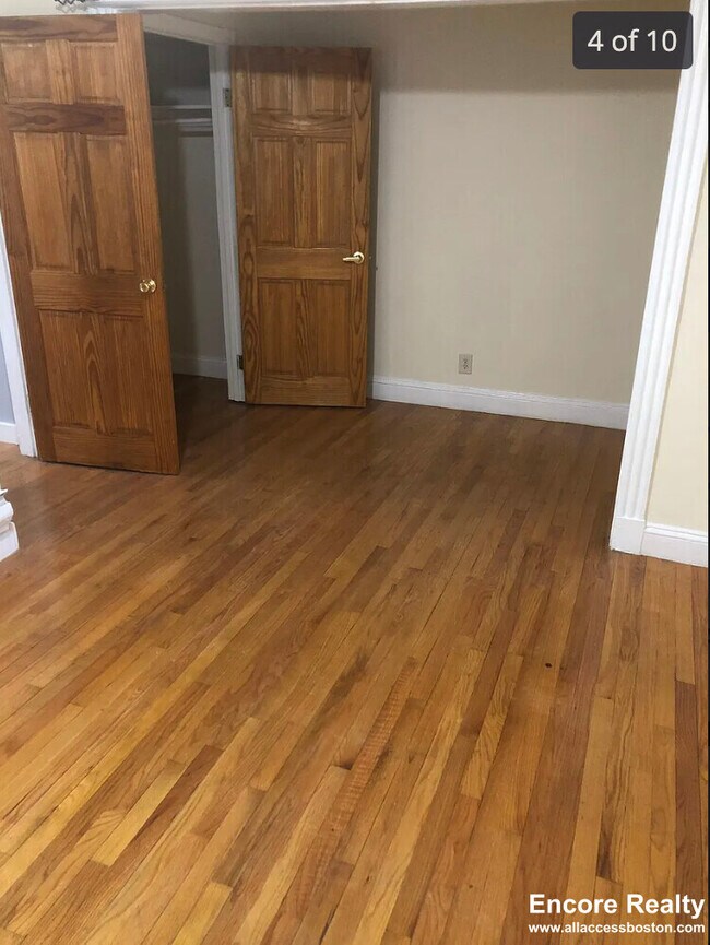 Foto del edificio - 352 Riverway