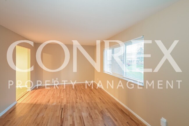 Foto del edificio - Quaint Two Story Now Available