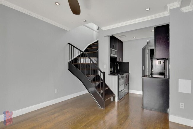 Building Photo - 145 E 26th St