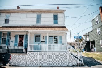 Building Photo - 327 Spruce St