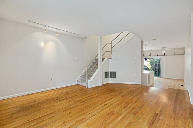 Photo - Beautiful Bella Vista Three Bedroom Townhome with Parking