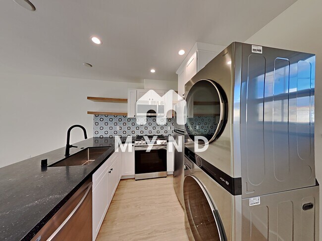 Foto del edificio - 3835 3rd Ave Apt 7