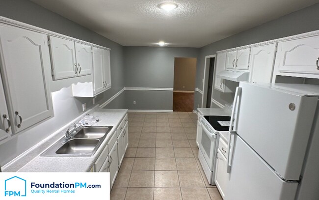 Foto del edificio - 6913 Century Oaks Dr