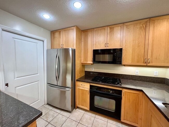 Building Photo - STUNNING 2 BED/2 BATH CONDO AVAILABLE IN THE DISCOVERY BUILDING IN CORTEZ HILL!