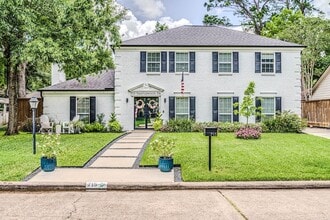 Building Photo - 715 Thistlewood Dr
