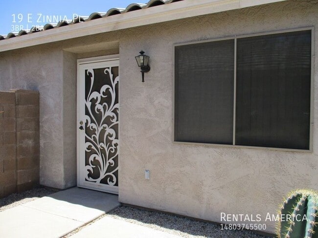 Building Photo - Home w/ Beautifully Landscaped Yards w/ Fi...