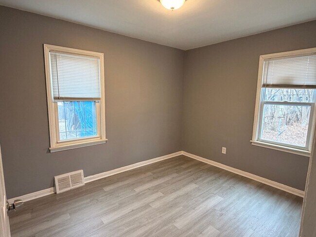 Foto del edificio - Modern rehabbed home ready for rent now!