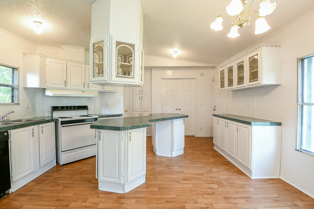 Foto principal - 19250 Amy Ln