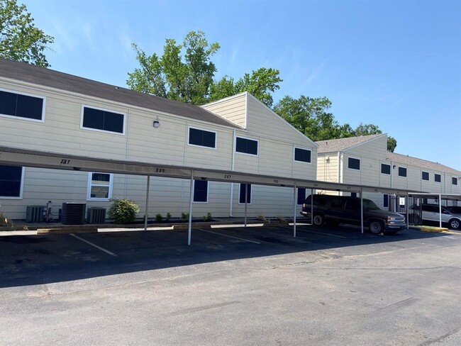 Building Photo - 15115 Mesa Dr