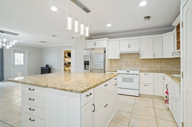 Building Photo - 6763 Hill Ct