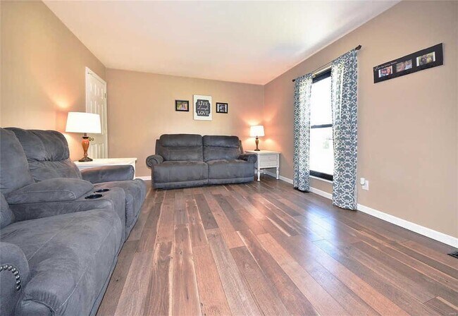 Foto del edificio - 3049 Orton St