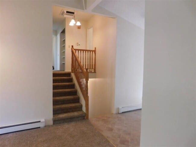Building Photo - Spacious 4 Bedroom, 3 Bathroom Home!!