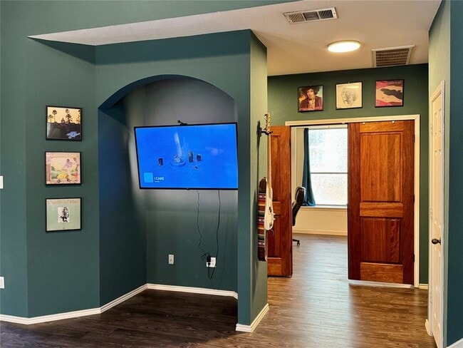 Building Photo - 2308 Sweet Clover Dr