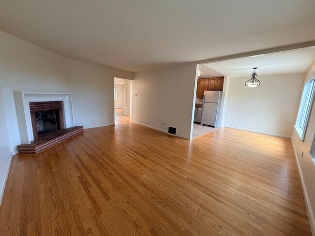 Building Photo - Charming Single Family House Across from McLaren Park