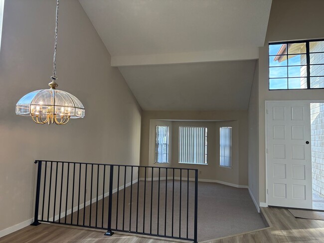 Foto del edificio - Coyote Hills Estates Recently renovated 5 ...