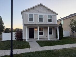 Building Photo - 1427 S Paddock Dr