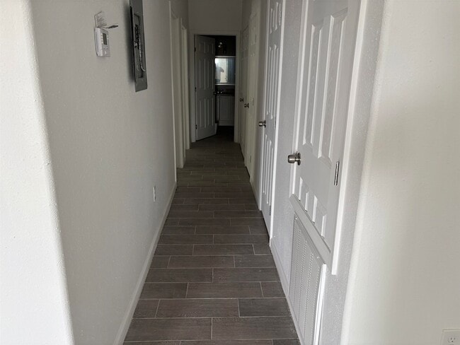 Foto del edificio - 311 Rosalinda Dr