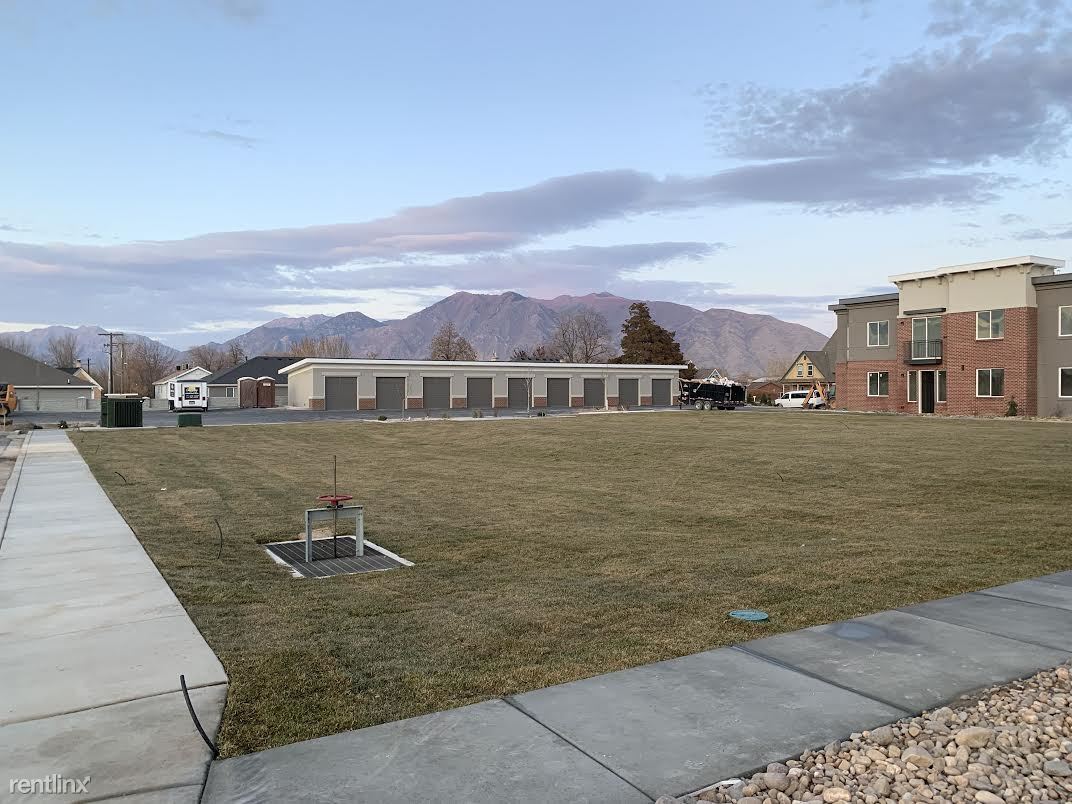 Building Photo - 185 E 400 N