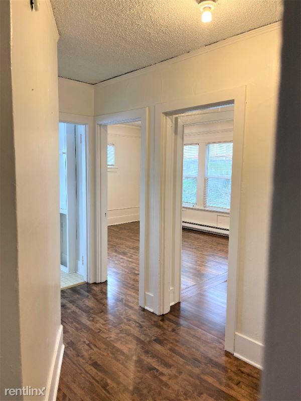 Building Photo - 1 br, 1 bath Condo - 2313 24th Ave E B Unit B
