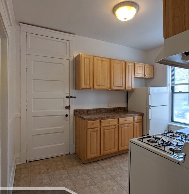 Foto del edificio - 2524 N Kedzie Blvd