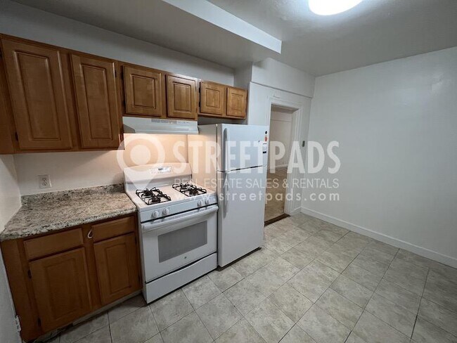 Foto del edificio - 2 bedroom in Brookline MA 02446