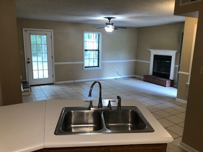 Foto del edificio - 1805 Holmes St