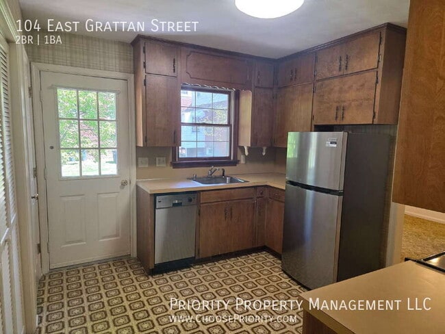 Building Photo - 104 E Grattan St