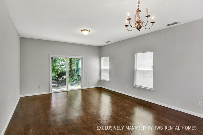 Building Photo - 1271 Mull St