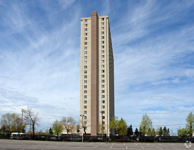 Building Photo - Skyline Tower