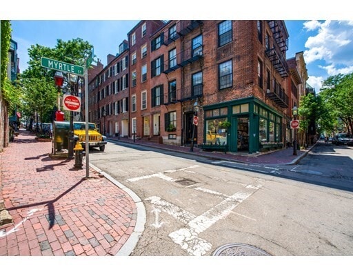 Building Photo - 20 Joy St