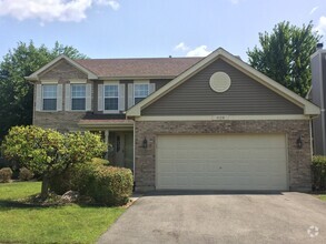 Building Photo - 1028 Lakewood Cir