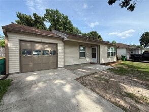 Building Photo - 1807 Firwood Dr