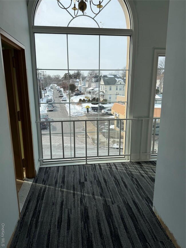 Building Photo - 320 Post Ave