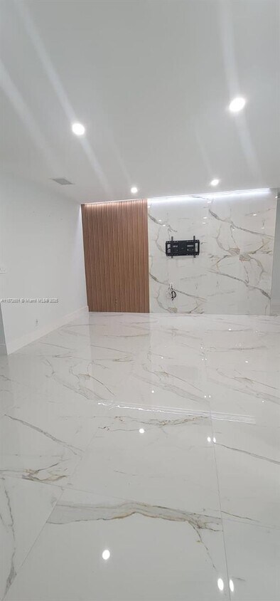 Foto principal - 10950 NW 33rd St