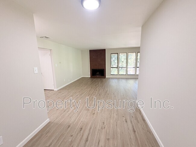 Foto del edificio - 2405 Sunny Ln
