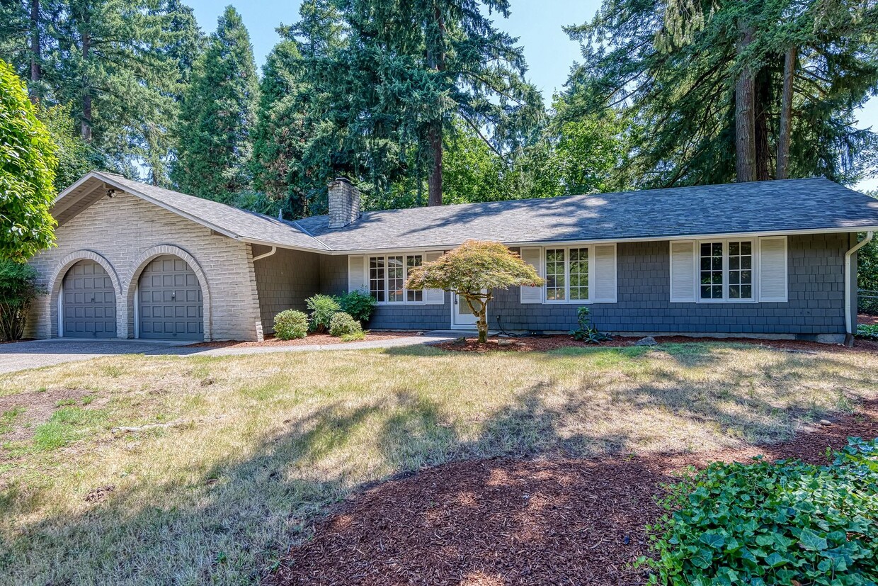 Primary Photo - Beautifully Remodeled One Level 3 Bedroom,...